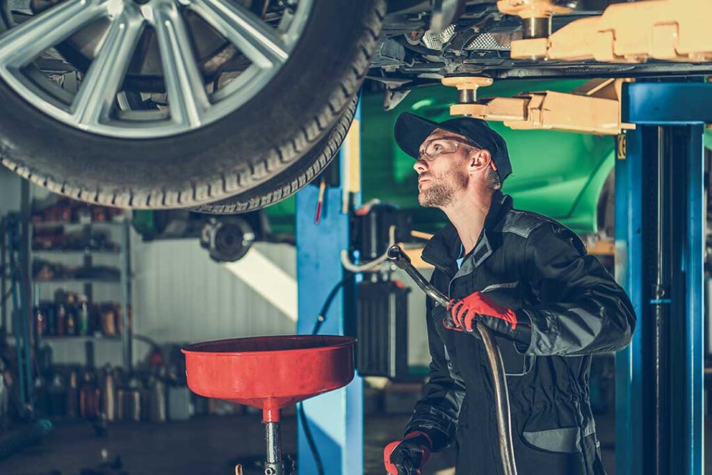 Kapan Waktu Yang Tepat Untuk Ganti Oli Gardan Mobil?