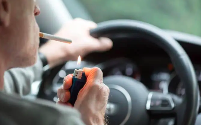 tips menghilangkan bau rokok di kabin mobil