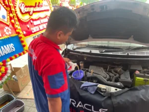 cara memilih oli mesin mobil