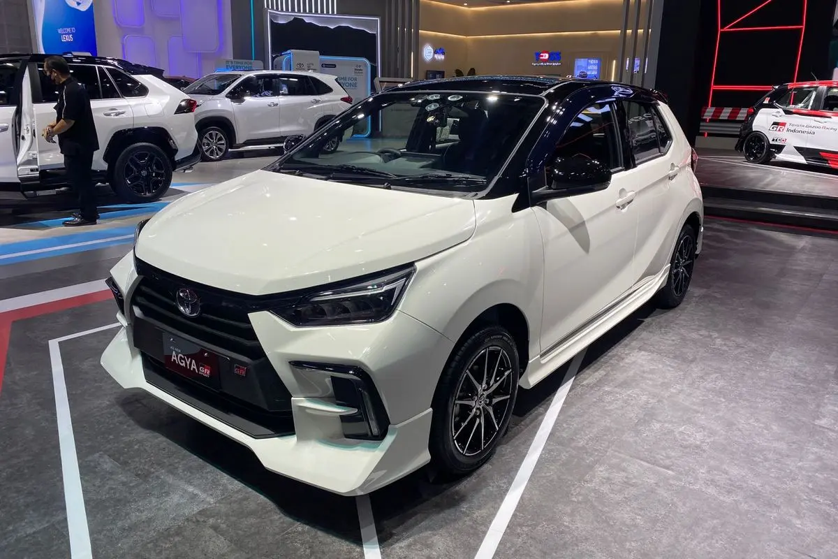 kapasitas oli mesin agya 1000cc​